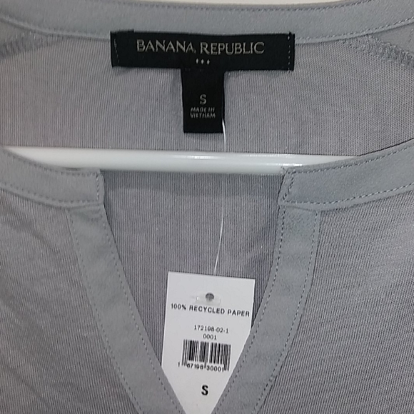 NWT Banana Republic V-Neck T-Shirt - Picture 2 of 8